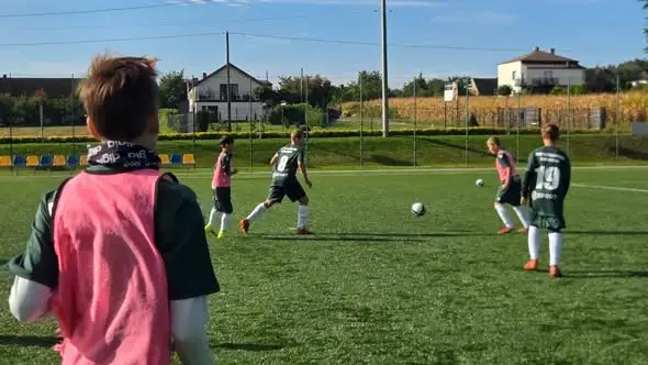 UKS Błyskawica Kornowac wygrywa 7:6 z LKS Krzyżanowice w emocjonującym meczu