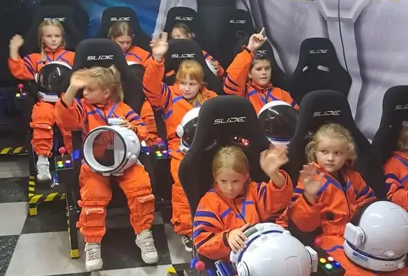 Uczniowie klasy 3a odkrywali kosmos w Planetarium Śląskim