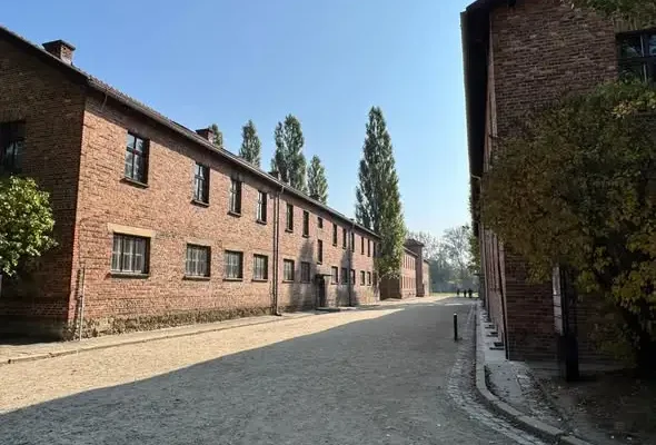 Raciborscy ósmoklasiści oddali hołd ofiarom Auschwitz-Birkenau