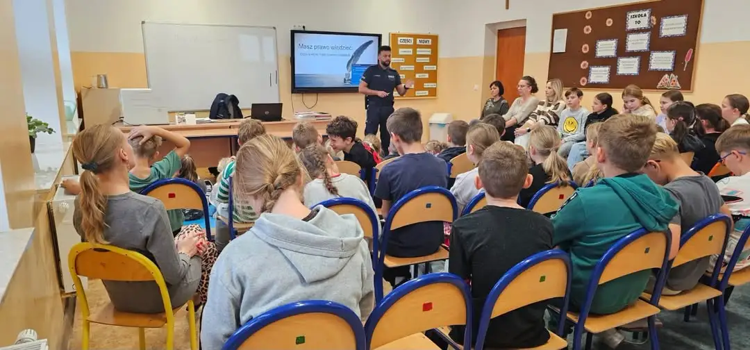 Raciborscy policjanci uczą młodzież, jak nie dać się hejtowi w sieci