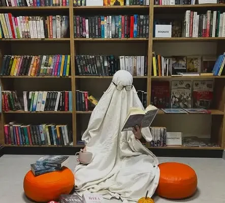 Halloween w CKiB Kornowac: biblioteka zaprasza po kryminały i dreszczyk emocji