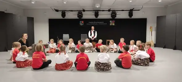 Śląskie tańce i muzyka ludowa oczarowały dzieci w Tworkowie