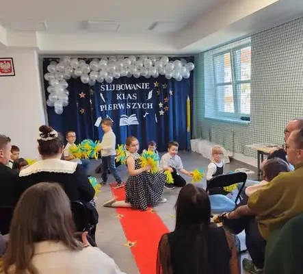 Pierwszoklasiści ze Szkoły Słoneczna Kraina w Raciborzu złożyli ślubowanie