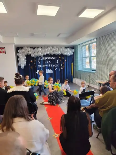 Pierwszoklasiści ze Szkoły Słoneczna Kraina w Raciborzu złożyli ślubowanie