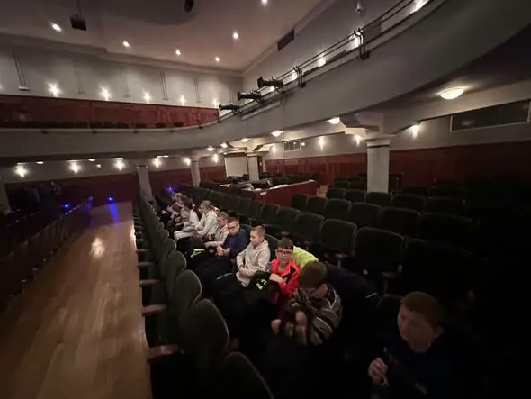 Uczniowie z Rudnika spotkali się z podróżnikiem Marcinem Gienieczko