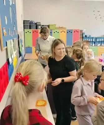 Klasa 2b poznaje tajemnice chleba – projektowy piątek w szkole