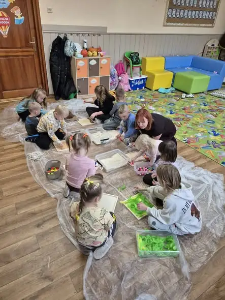 Ścieżka Małych Odkrywców – sensoryczna innowacja w przedszkolu