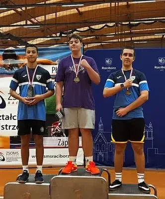 Uczniowie Osiemnastki z Raciborza na podium zawodów lekkoatletycznych