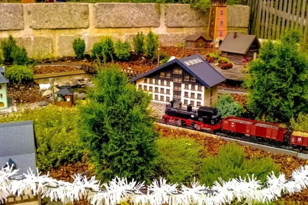 „Cugiem po gleizach” – miniaturowy świat kolei w Pietrowicach Wielkich